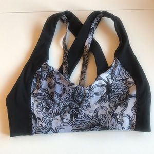 Lululemon sports bra size 6
